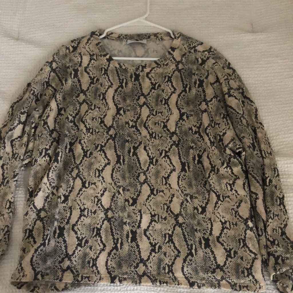 Soft Longsleeve Snake Skin Patterned Top Very Cozy Feel